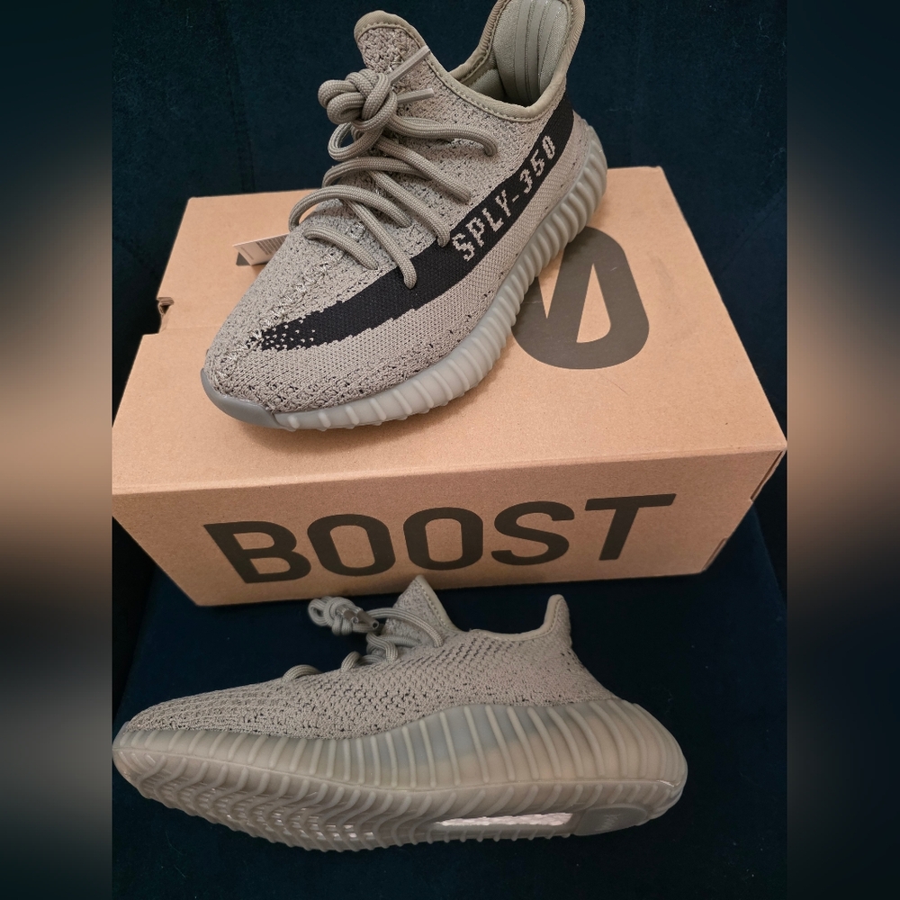 Adidas Yeezy Boost 350 V2 Sneakers